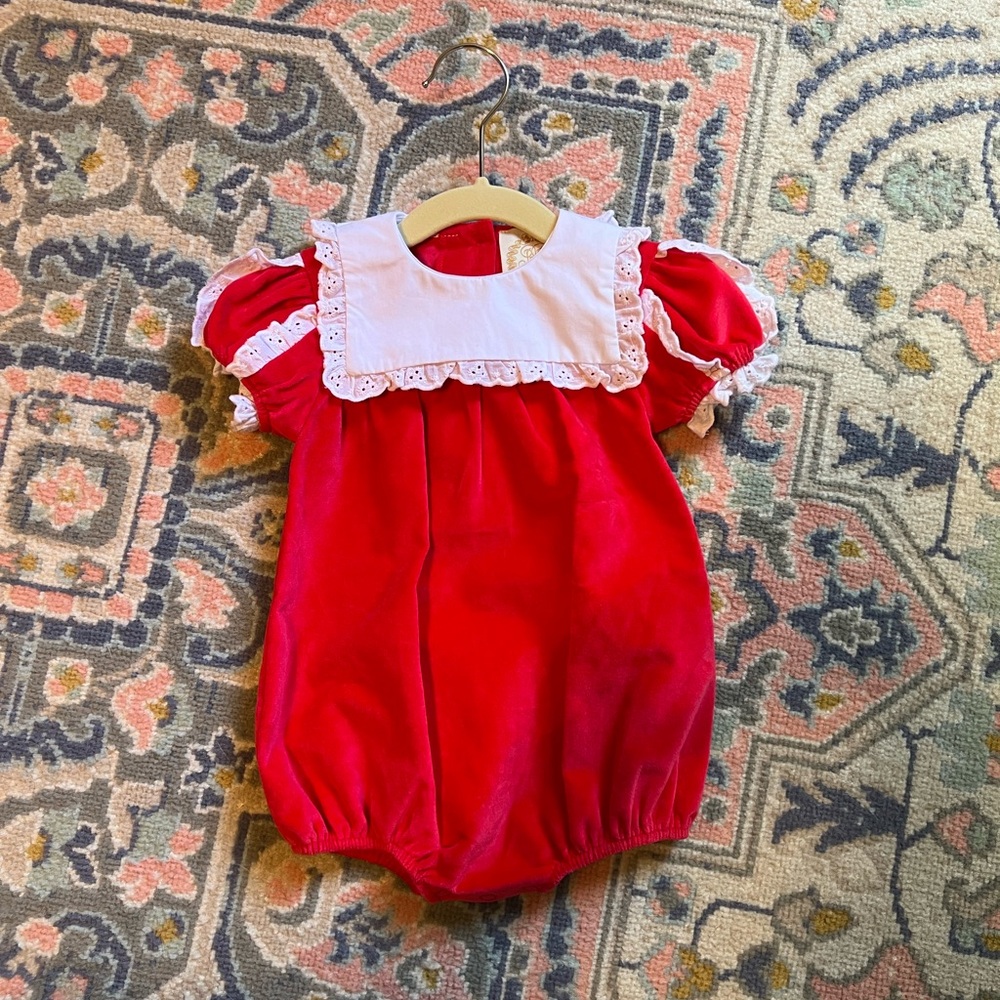 The Beaufort Bonnet Company TBBC Bea Louise Bubble Red Velvet 6/12m